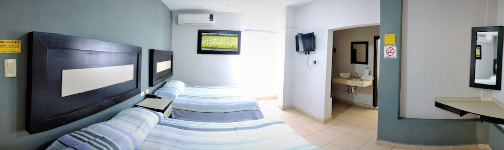 Hotel Laguna Inn 22/29