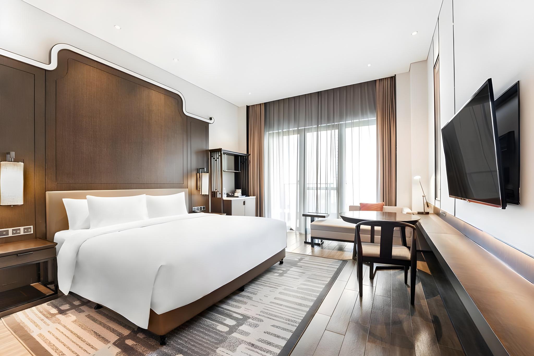 Prestige, King Bed, City View