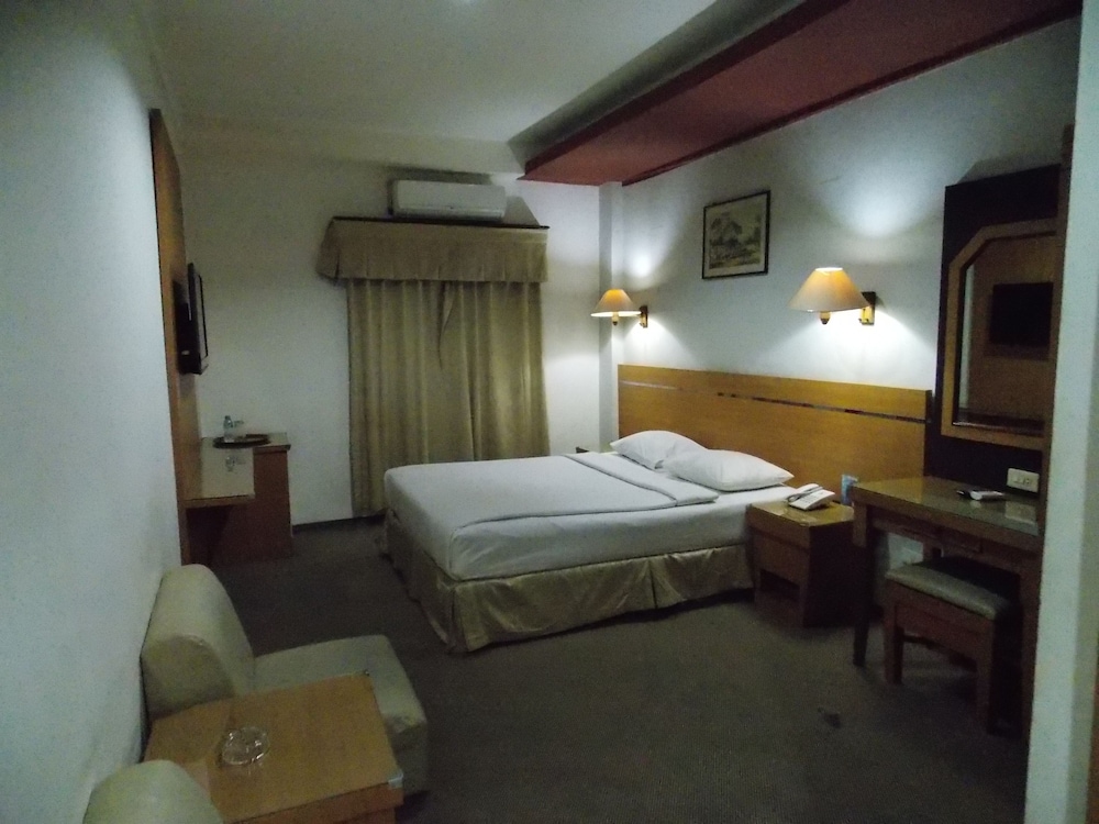 Puri Mega Hotel 15/28