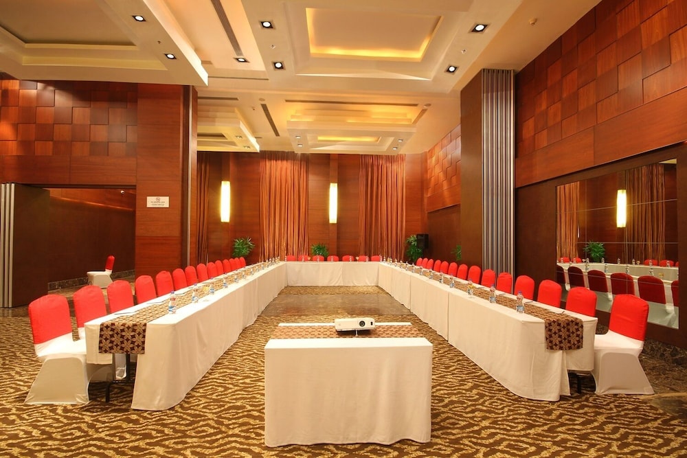 Fortune Select JP Cosmos, Bengaluru 58/70