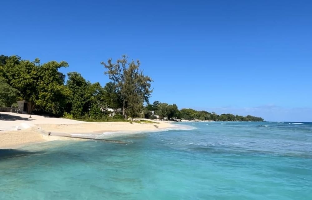 Coco Beach Resort 56/66
