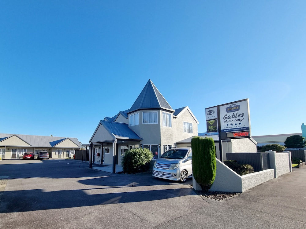 Gables Motor Lodge 2/50