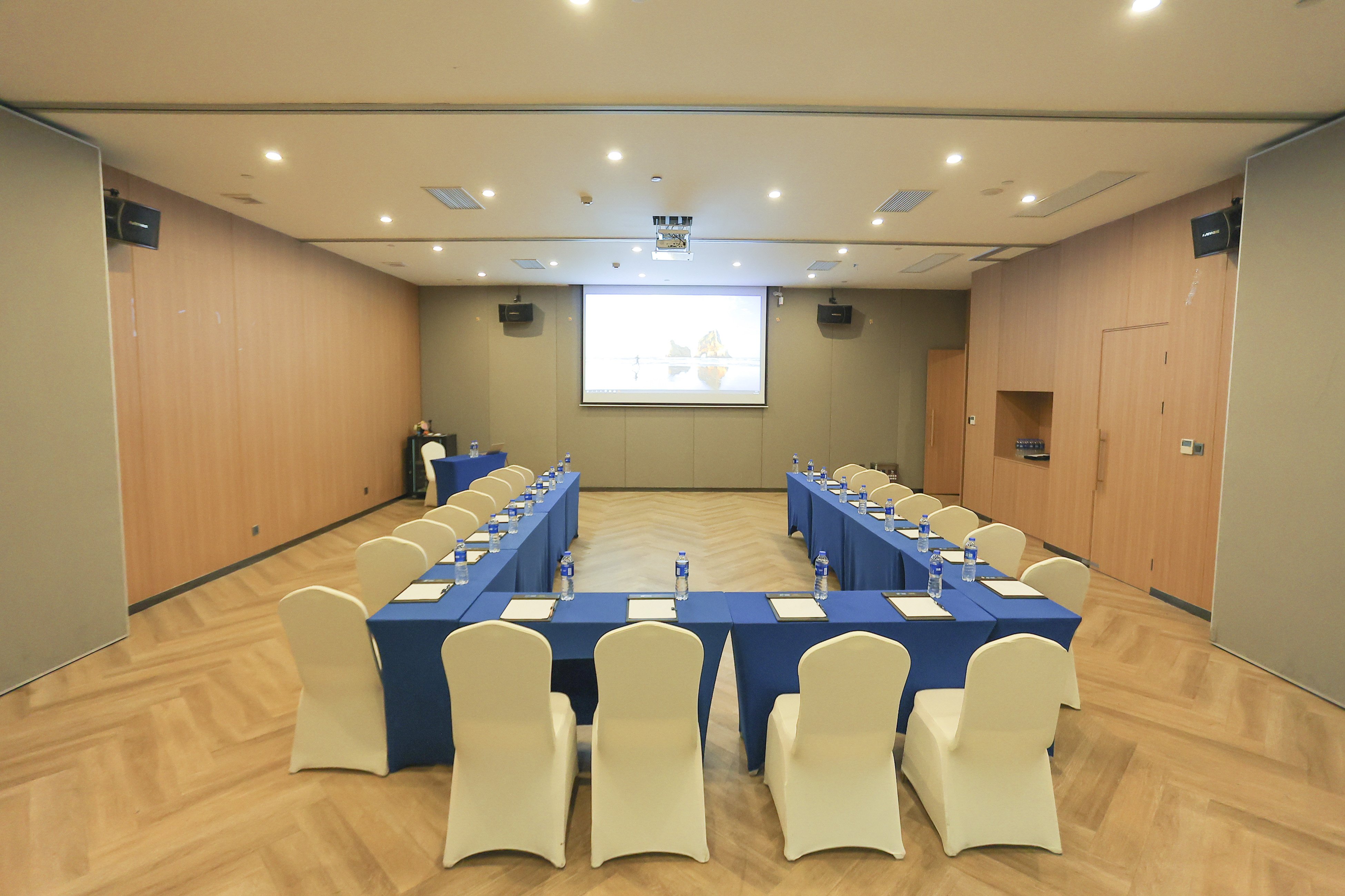 Holiday Inn Express Shanghai Xuhui Binjiang 10/11