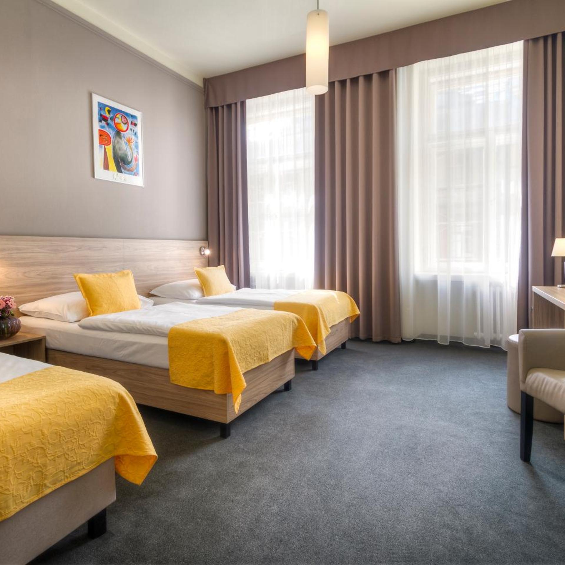 ROOM, TRIPLE