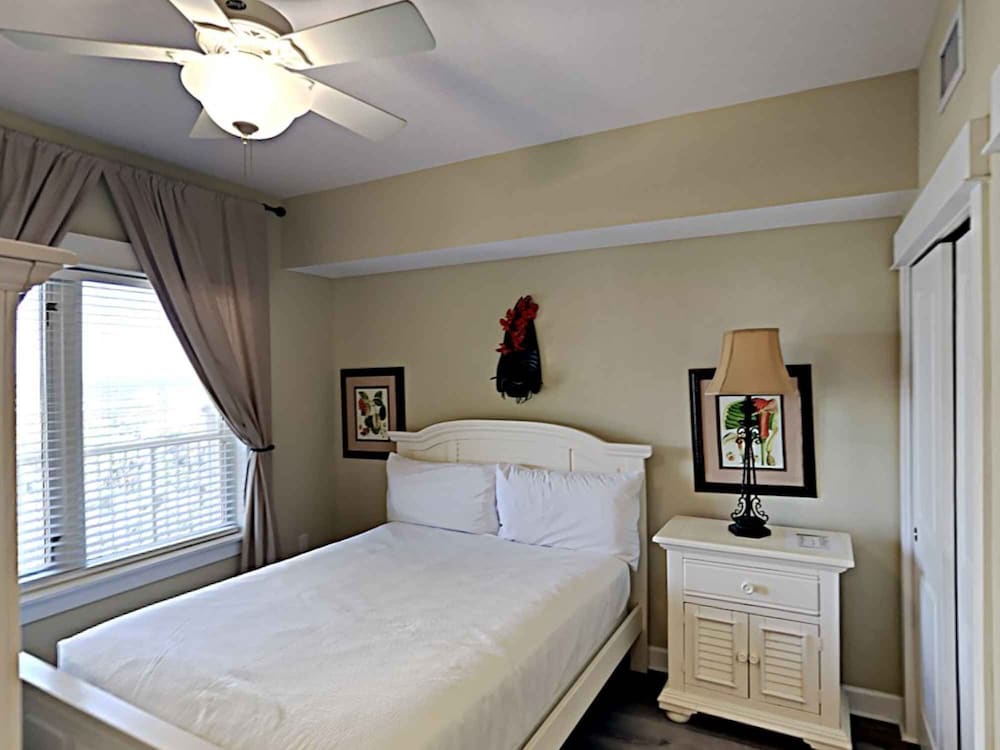 Grand Panama Beach Resort by Emerald View Resorts 25/77