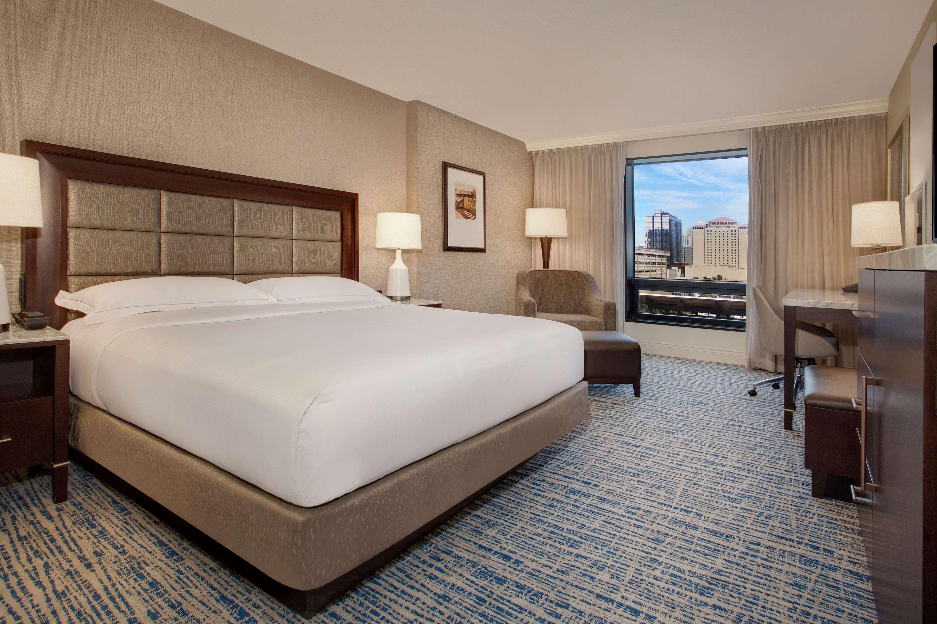 VICE PRESIDENT, SUITE, KING BED