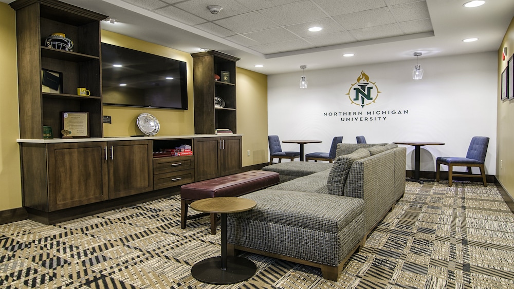 STAYBRIDGE SUITES MARQUETTE 51/82