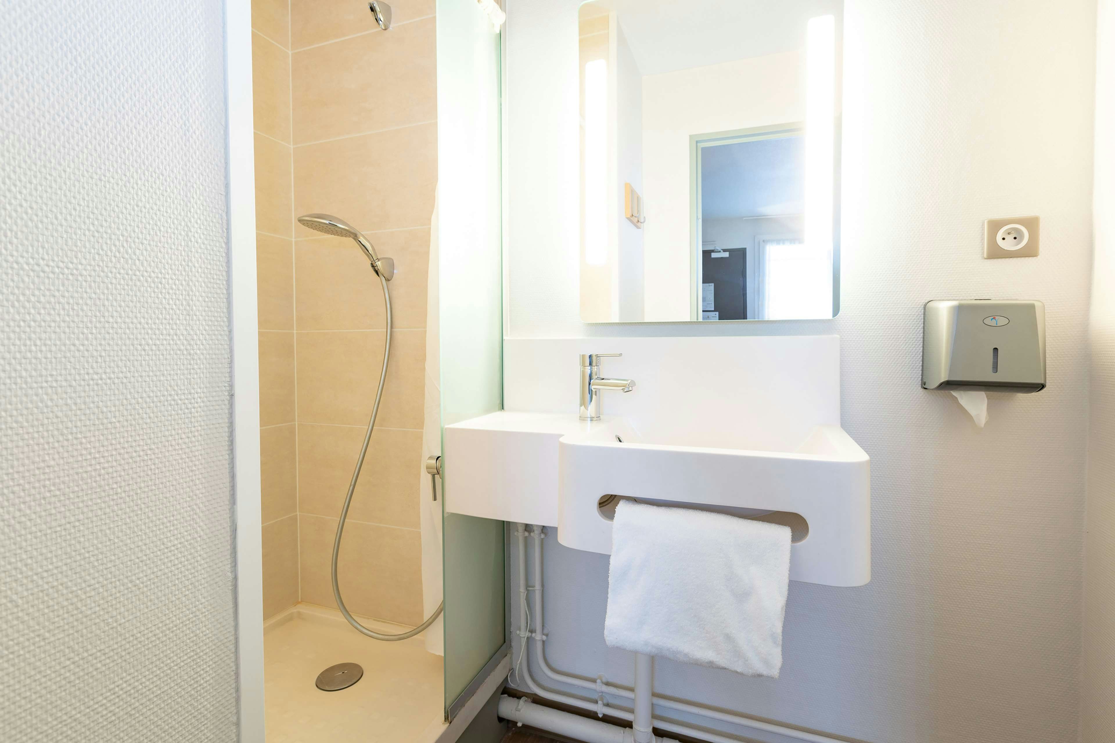 B&B Hotel Laval Change 30/30
