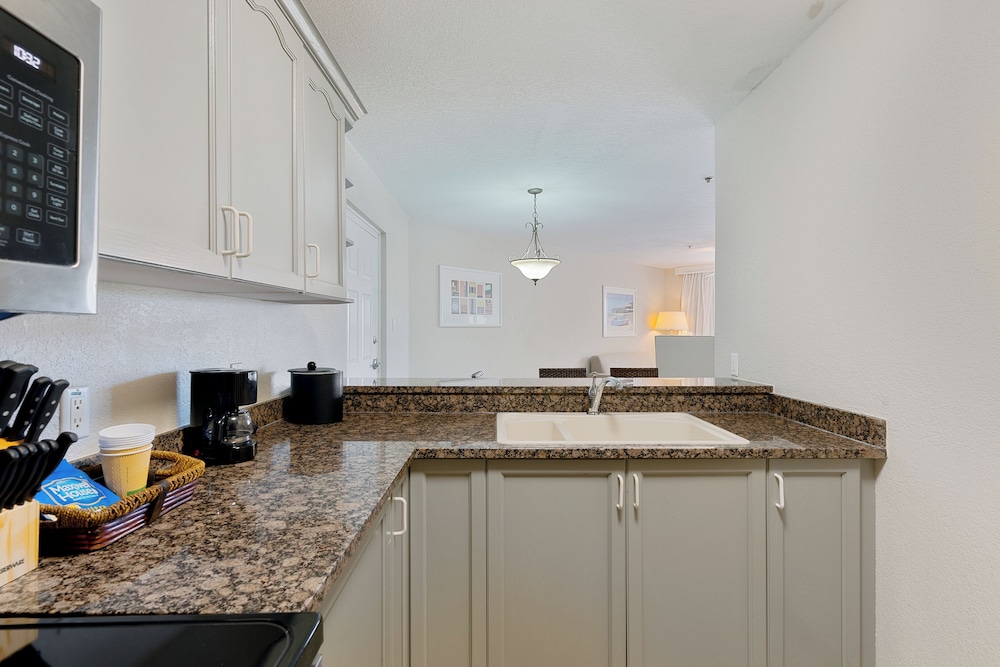 1 Bedroom King Suite Ocean View - Plus Sleeper Sofa، The Grand Caymanian Resort 9/9