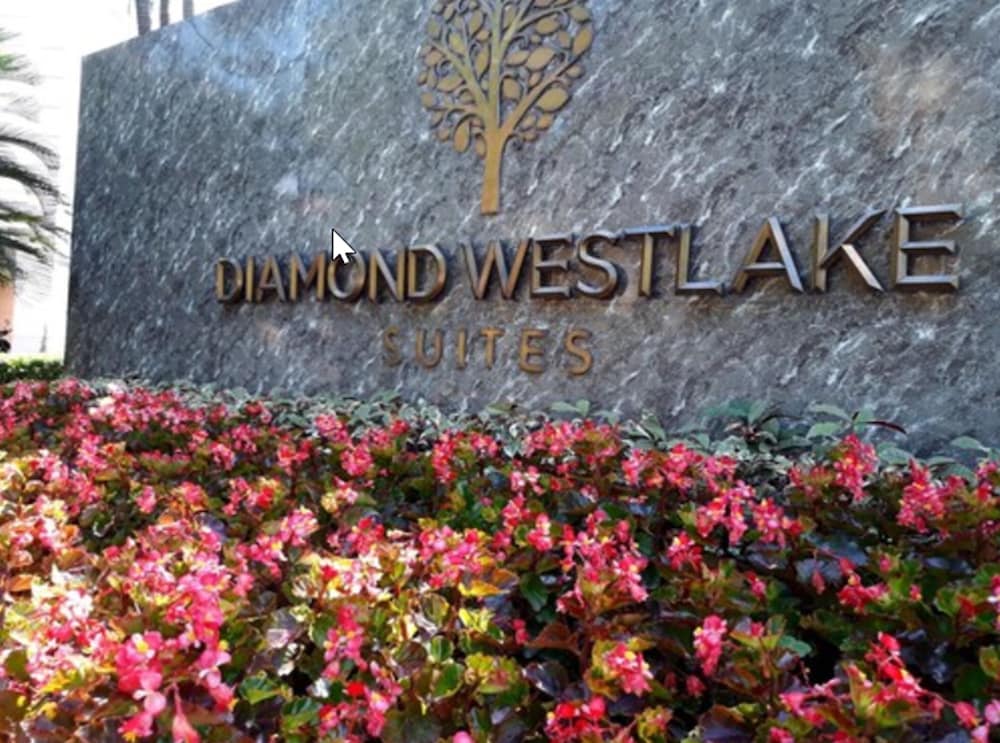 Diamond Westlake Suites 42/50
