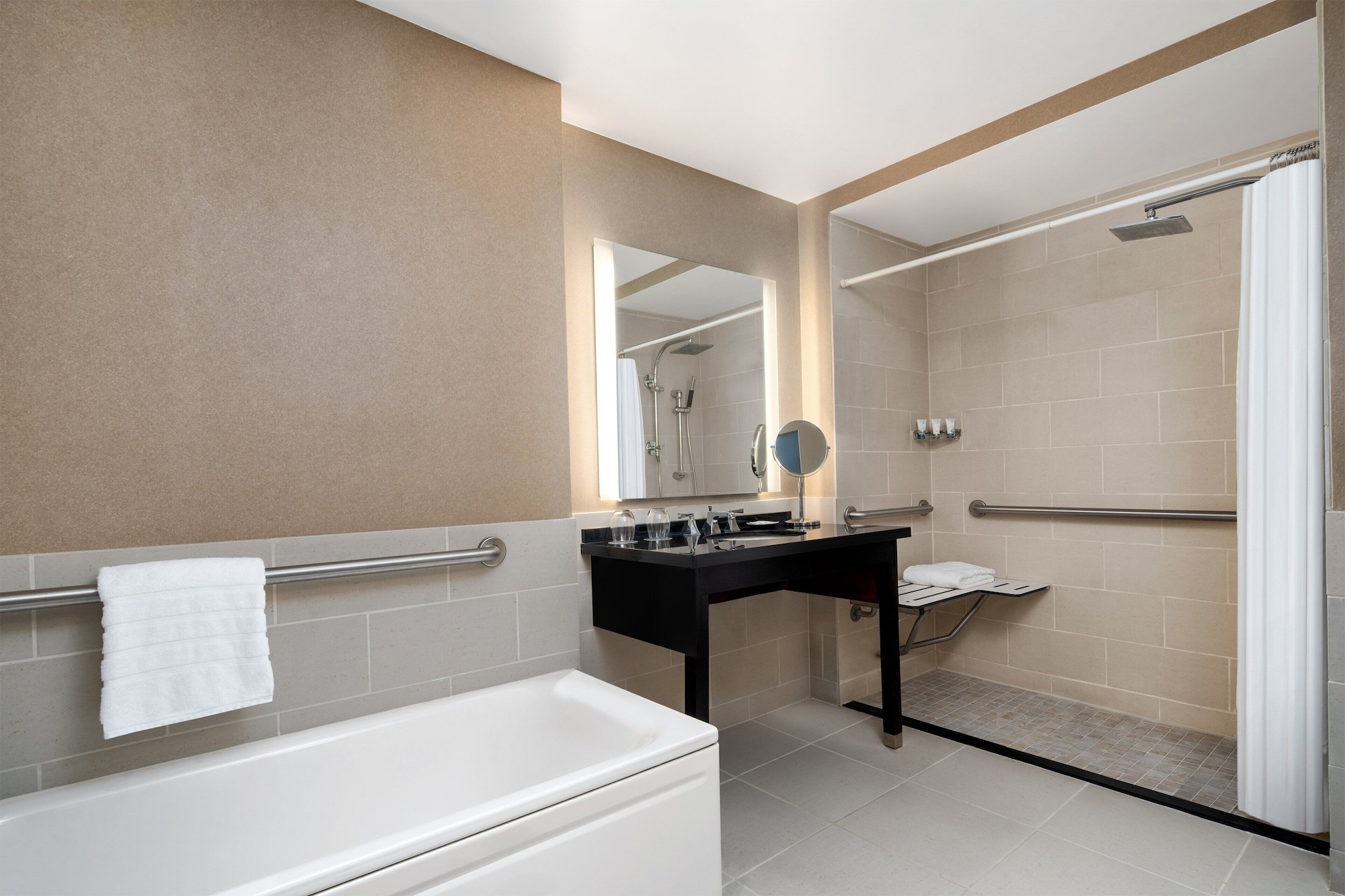 غرفة تقليدية بسرير كوين وسرير كوين، The Westin Baltimore Washington Airport - BWI 3/3