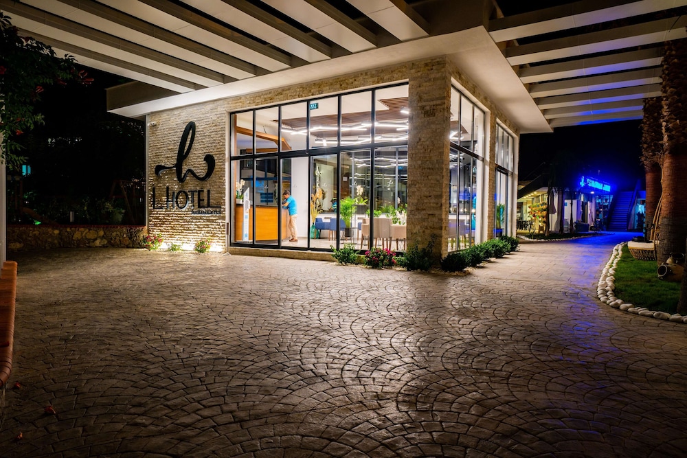 L HOTEL SARIGERME 33/48