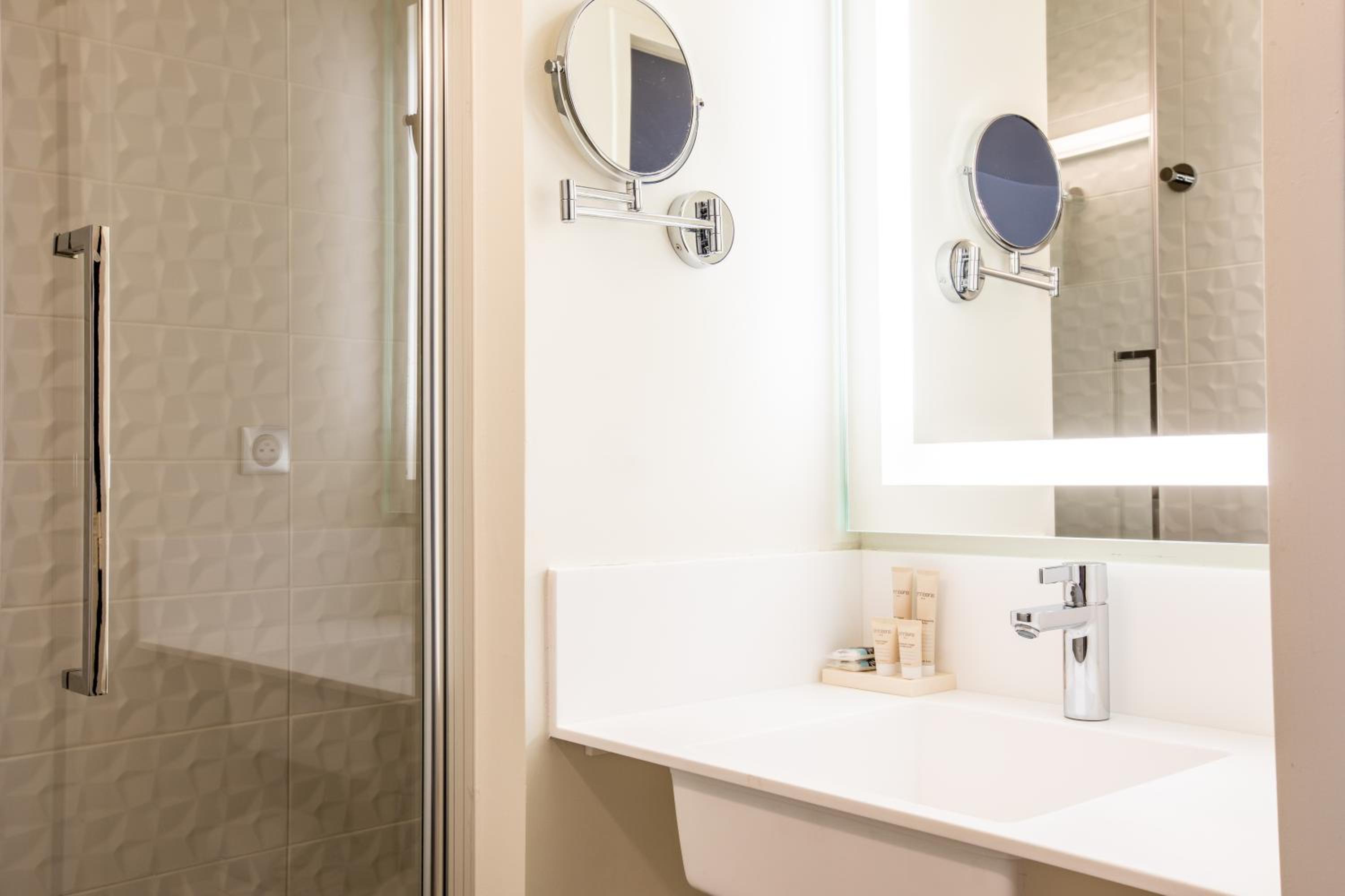 غرفة عائلية بسرير مزدوج وسرير فردي، Mercure Paris Gennevilliers 4/5