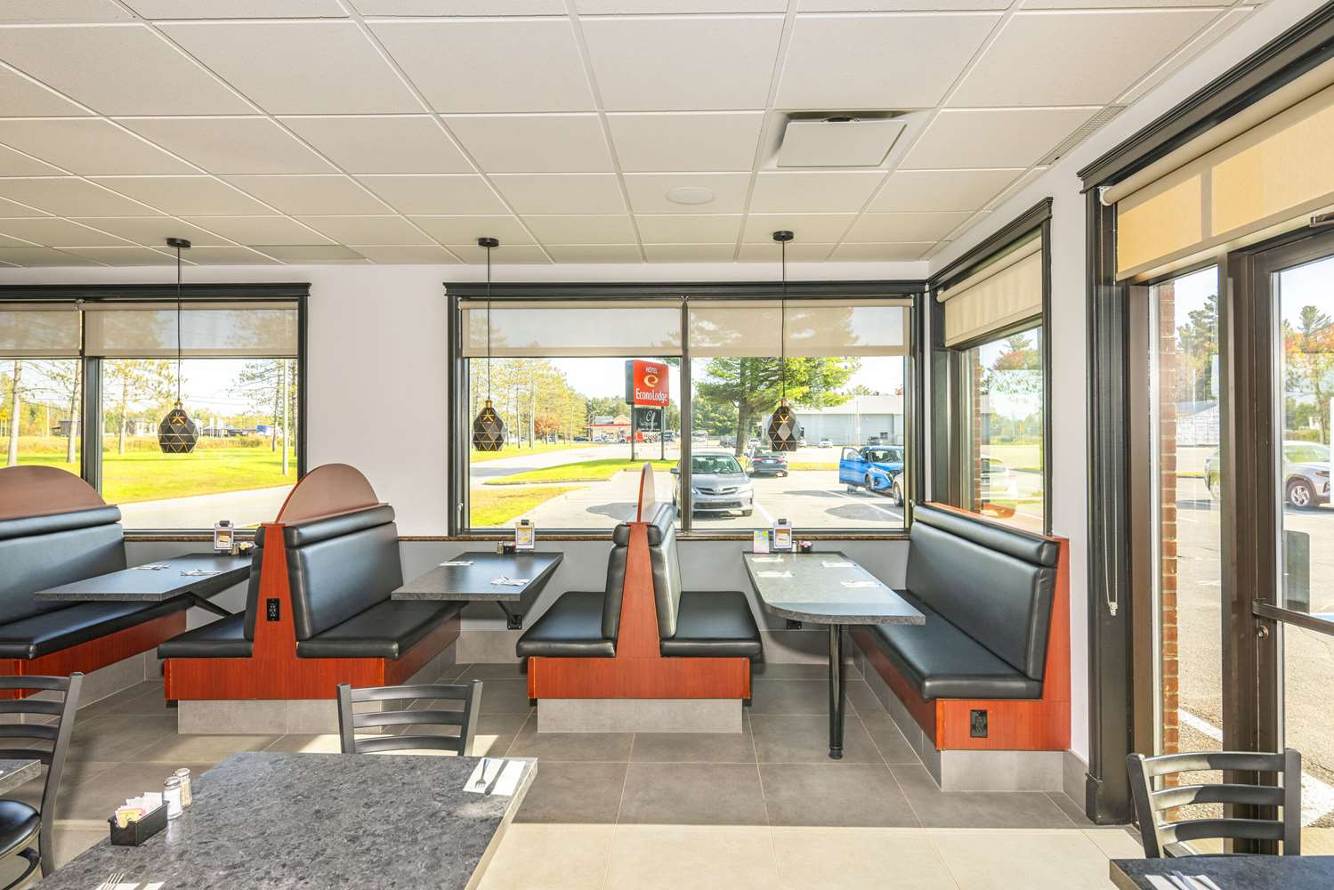 Econo Lodge Deschambault, QC 9/22