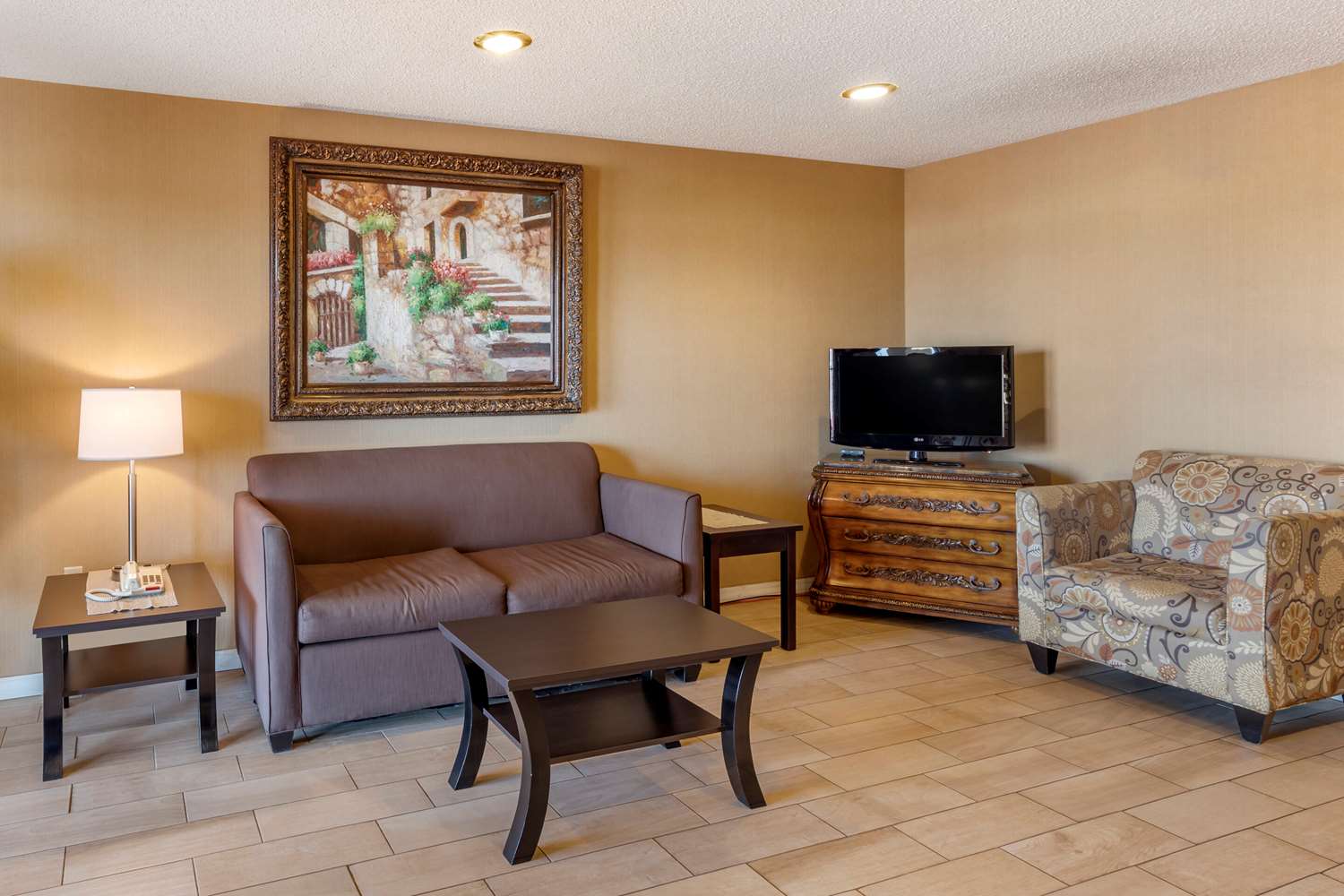 Quality Inn Russellville I-40 16/23