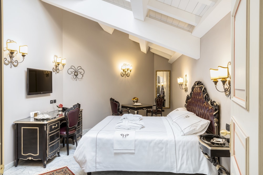 Deluxe, Queen Bed