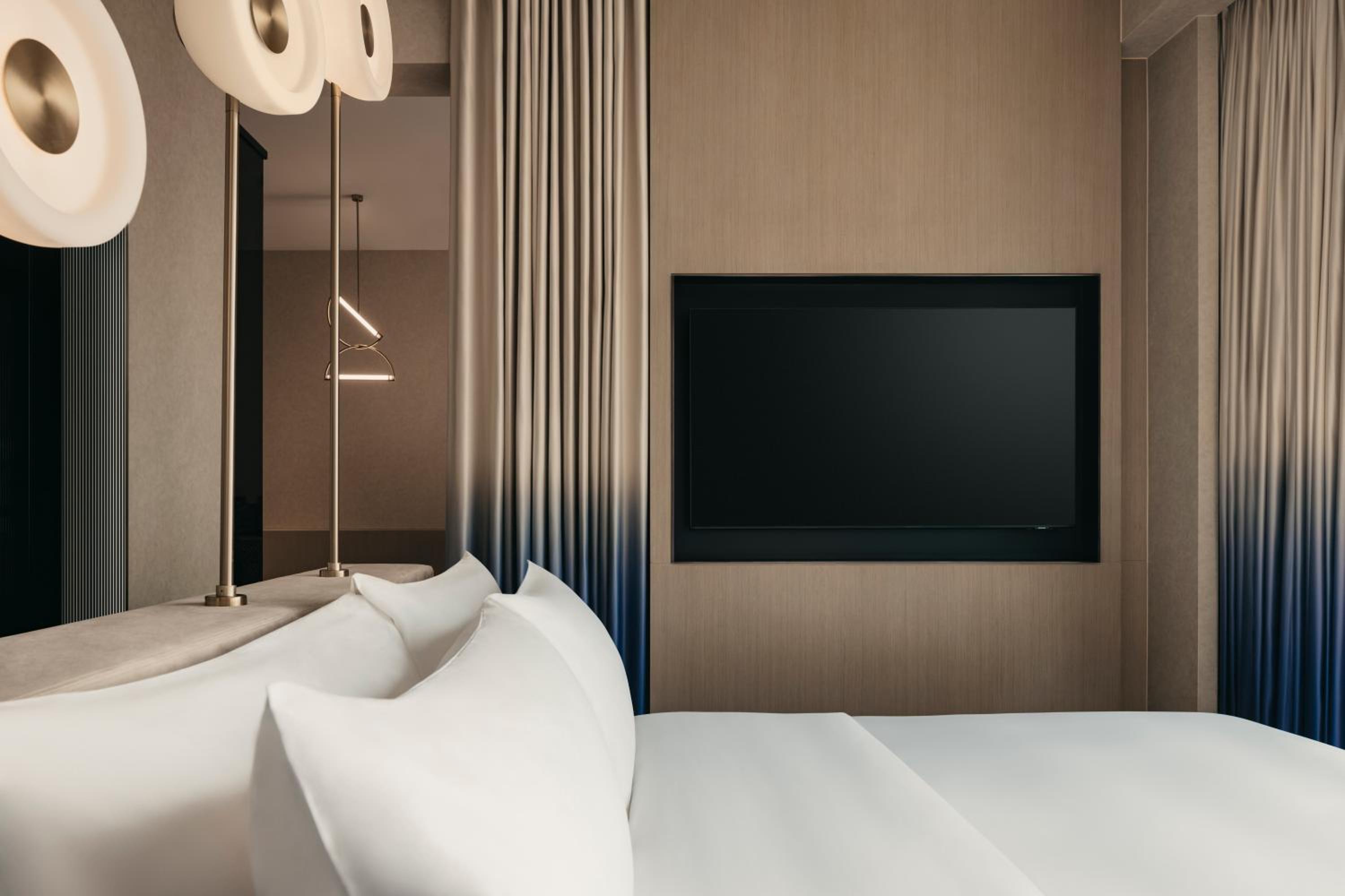 Pinnacle, Suite