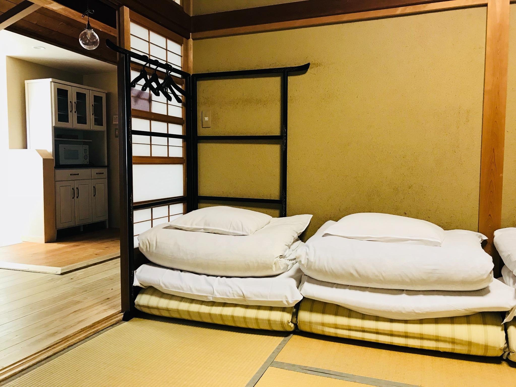 Room, 4 Futon Beds, No Bathroom