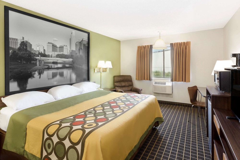 Super 8 by Wyndham Norfolk 6/15