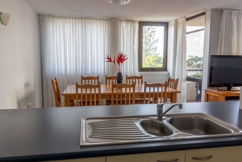 WINDWARD APARTMENTS 57/81