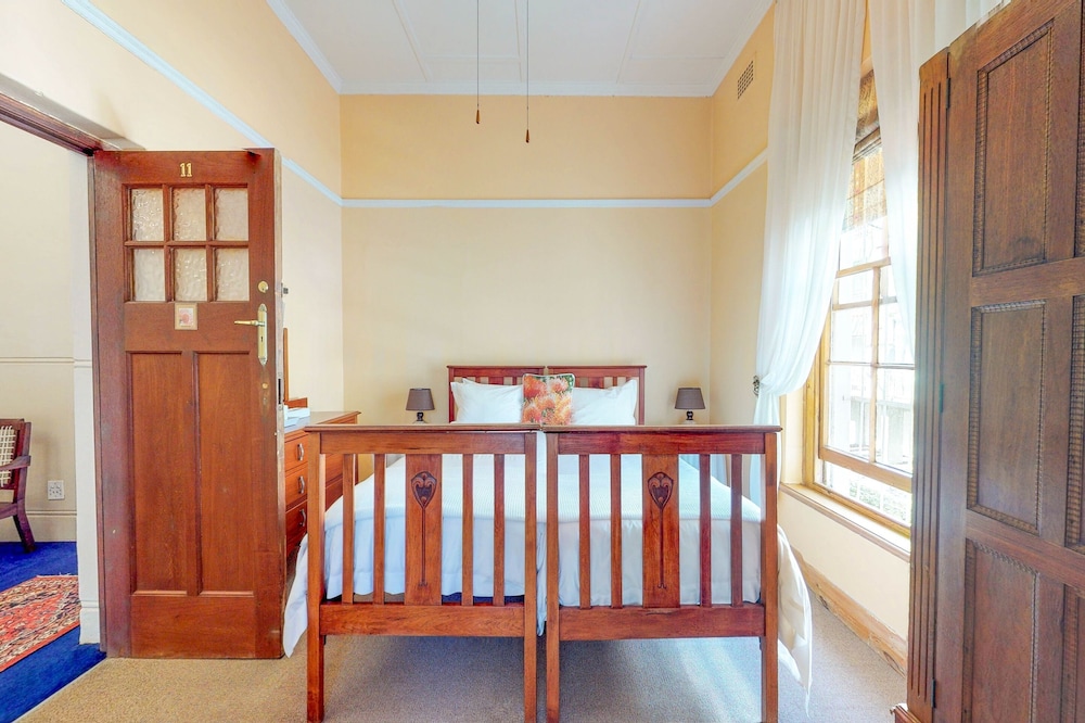 Mountain Manor Guest House 3/50