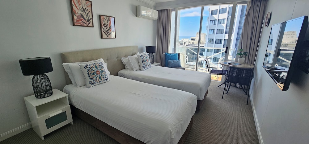 2 Bedrooms, Apartment, Queen and Twin Beds, 2 Bathrooms, Balcony