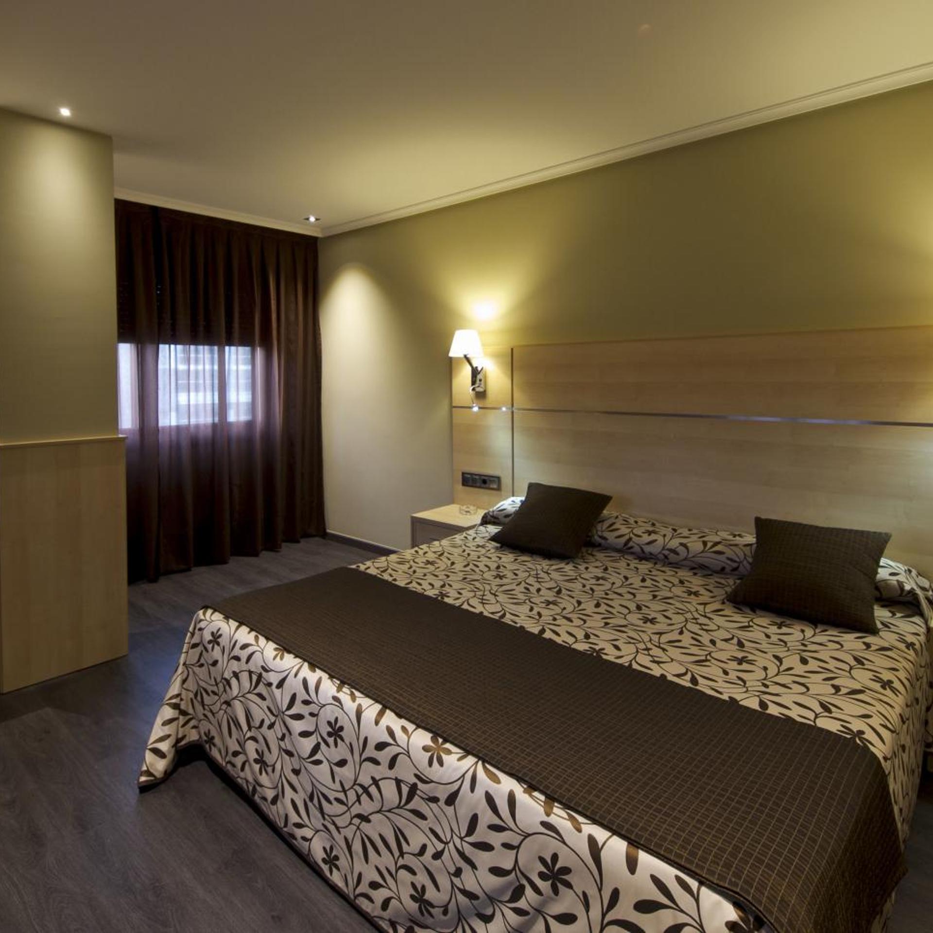 Room, Double or Twin Bed