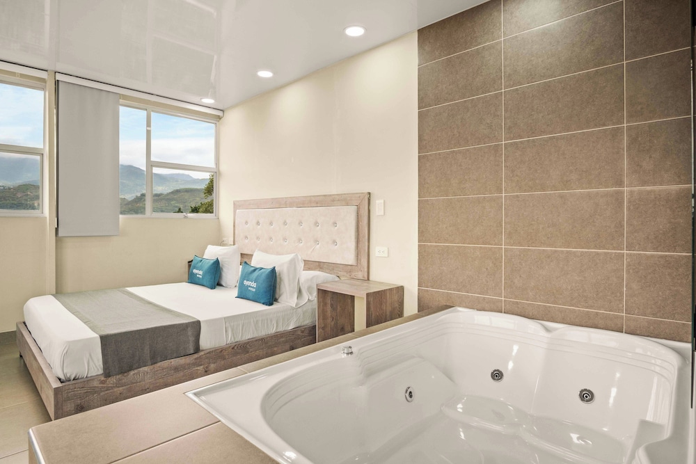 DELUXE, STUDIO, SUITE