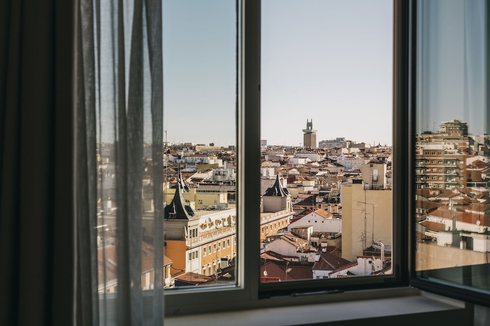 Dear Hotel Madrid 39/69