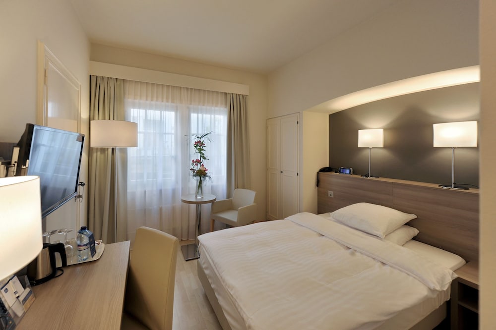 Hotel De La Rose 17/36