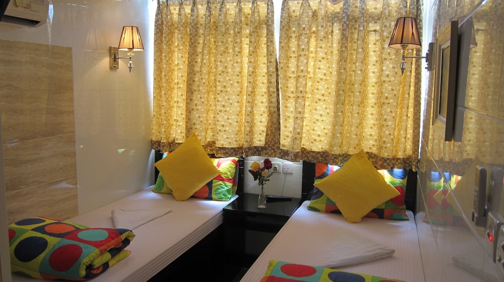 Ashoka Hostel 31/39