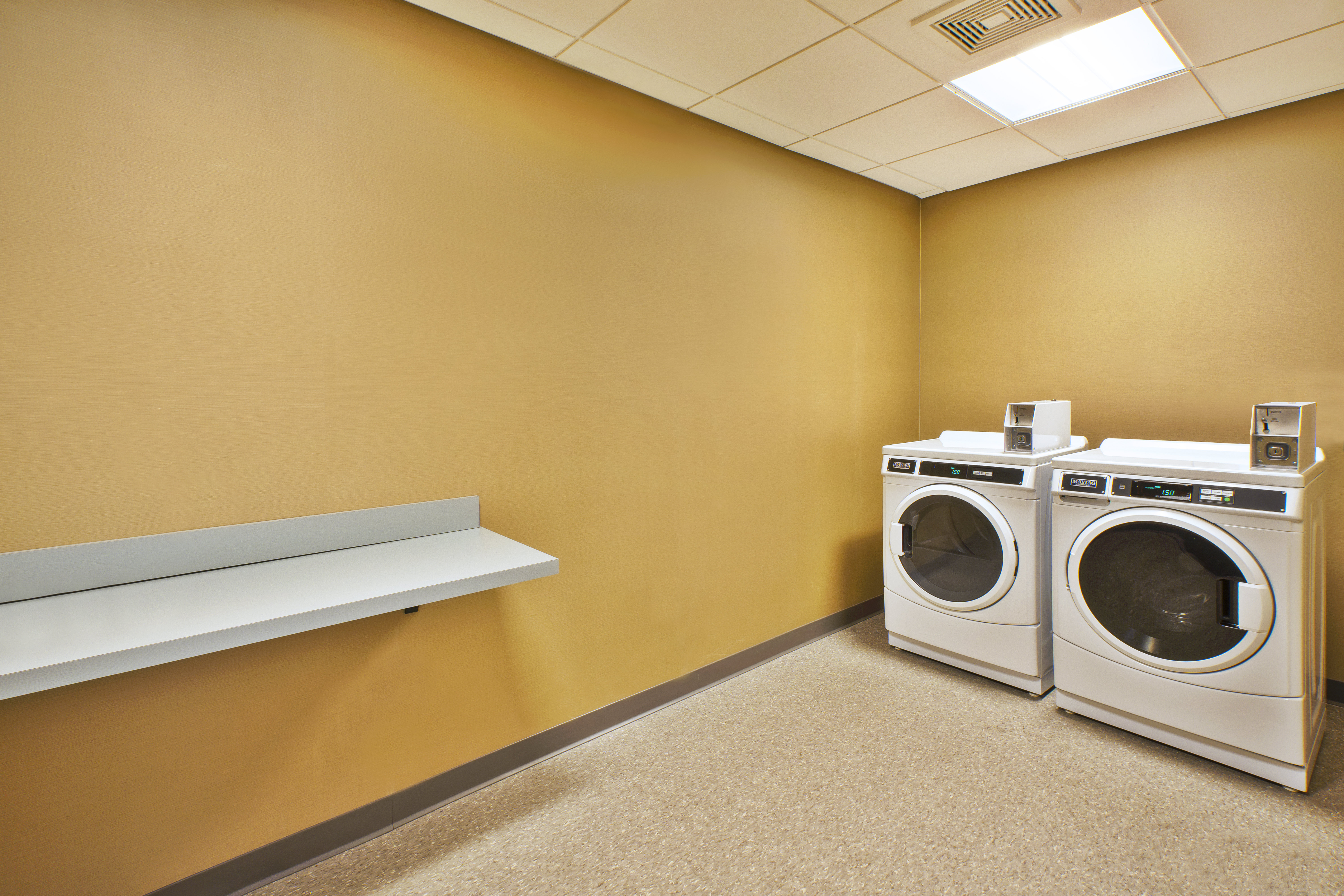 Holiday Inn Express Suites New Castle 43/62