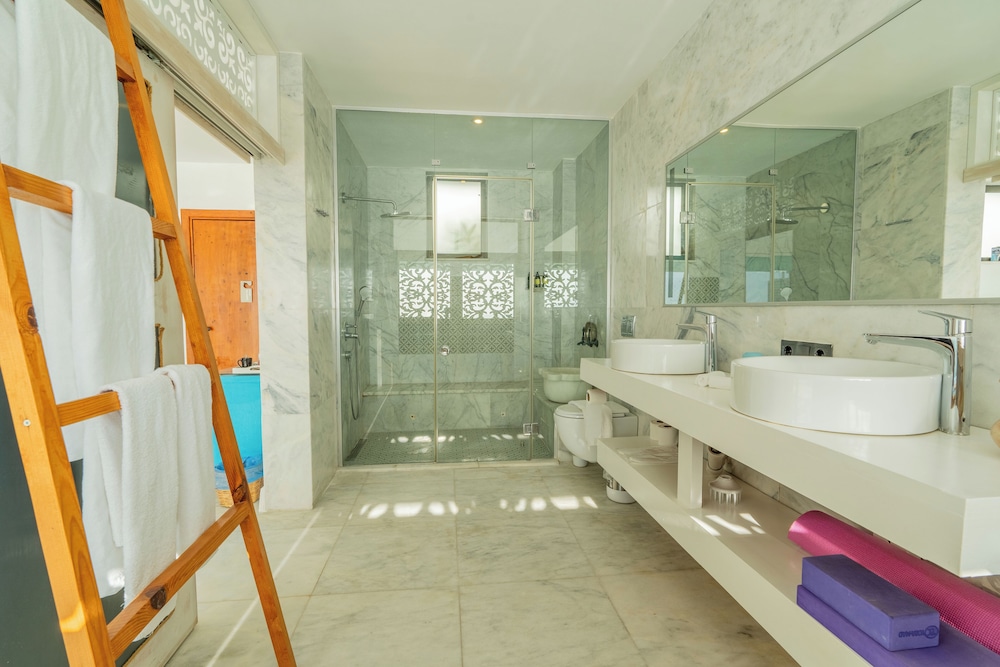 Luxury, Sea View, Jetted Tub