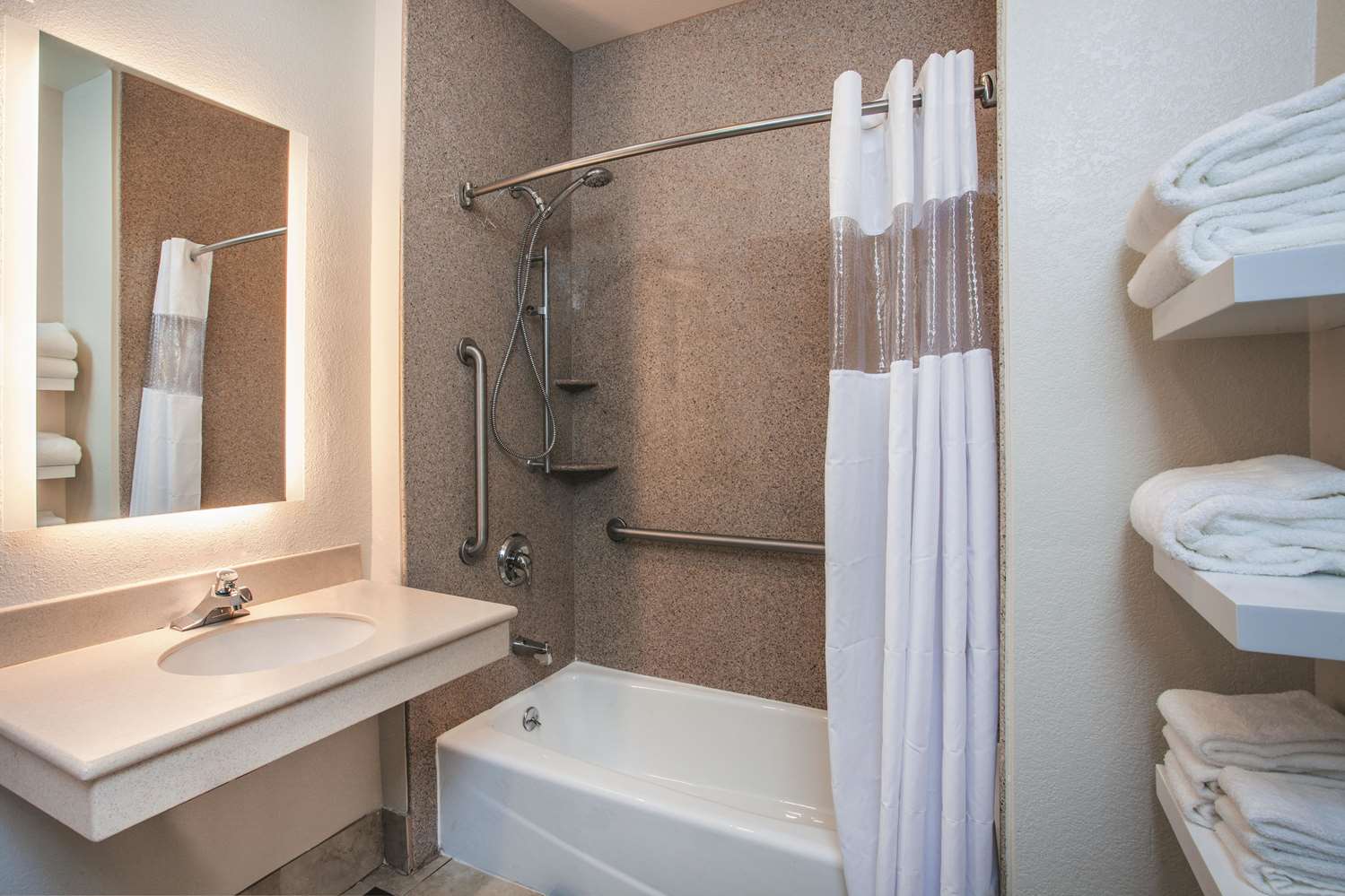 La Quinta Inn & Suites by Wyndham Dublin - Pleasanton 38/40