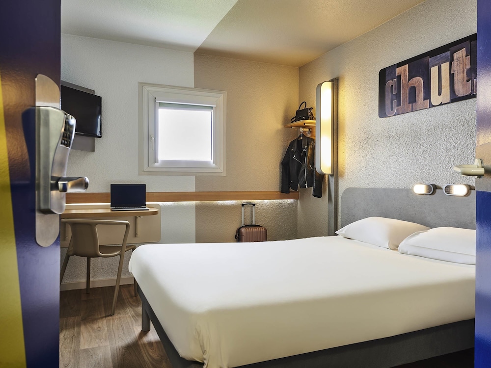 Ibis Budget Versailles Chateau Saint Cyr 18/40