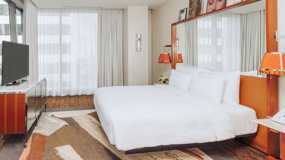 PREMIER, KING BED, CITY VIEW