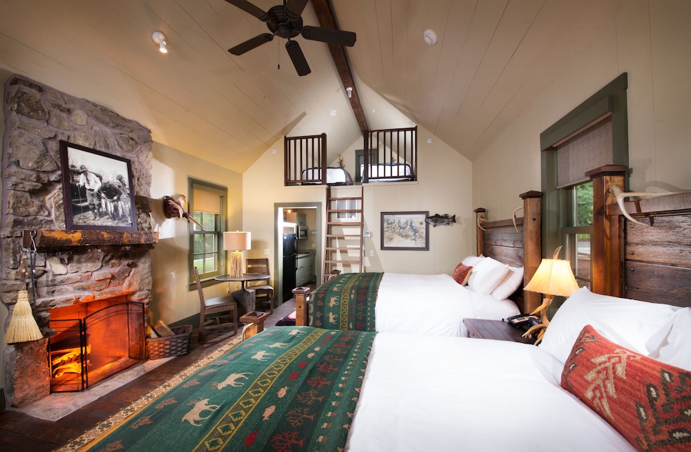 Loft, Cottage, 2 Queen and Twin Beds