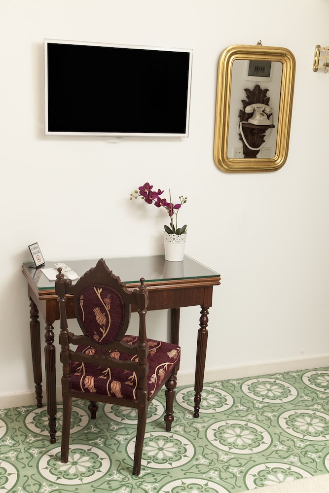 Villa Pera Suite Hotel 74/81