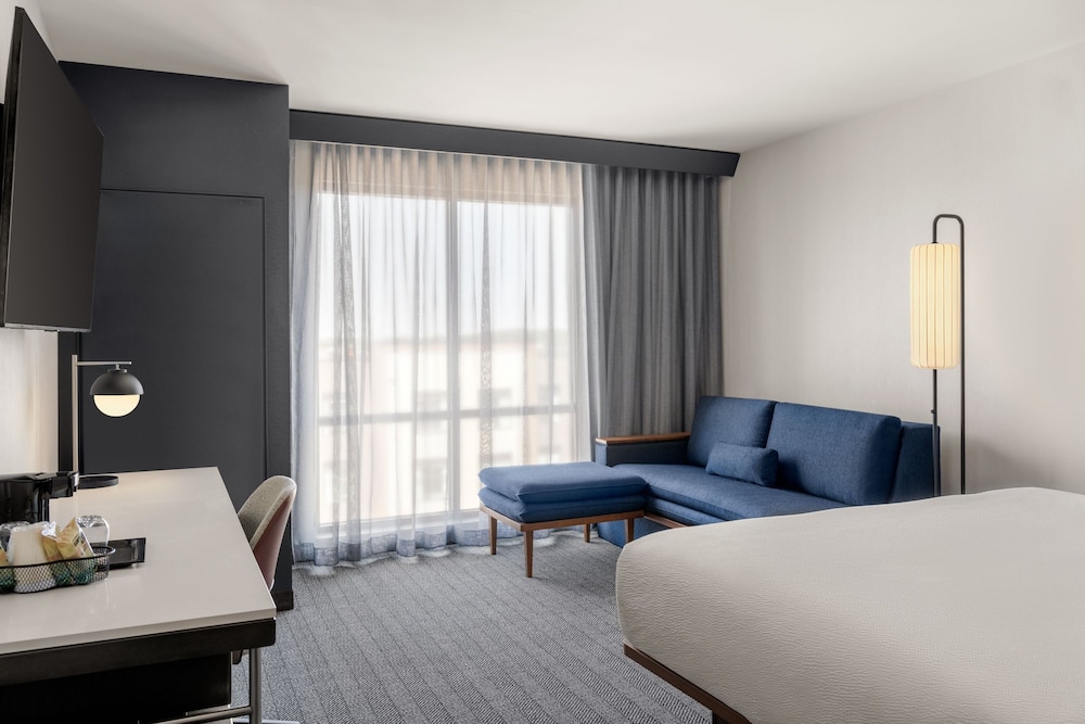 Courtyard by Marriott Milwaukee Brookfield at Poplar Creek 7/25