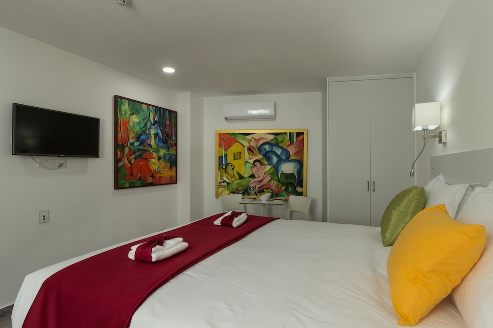 Art & Wine Studios And Apts 15/50
