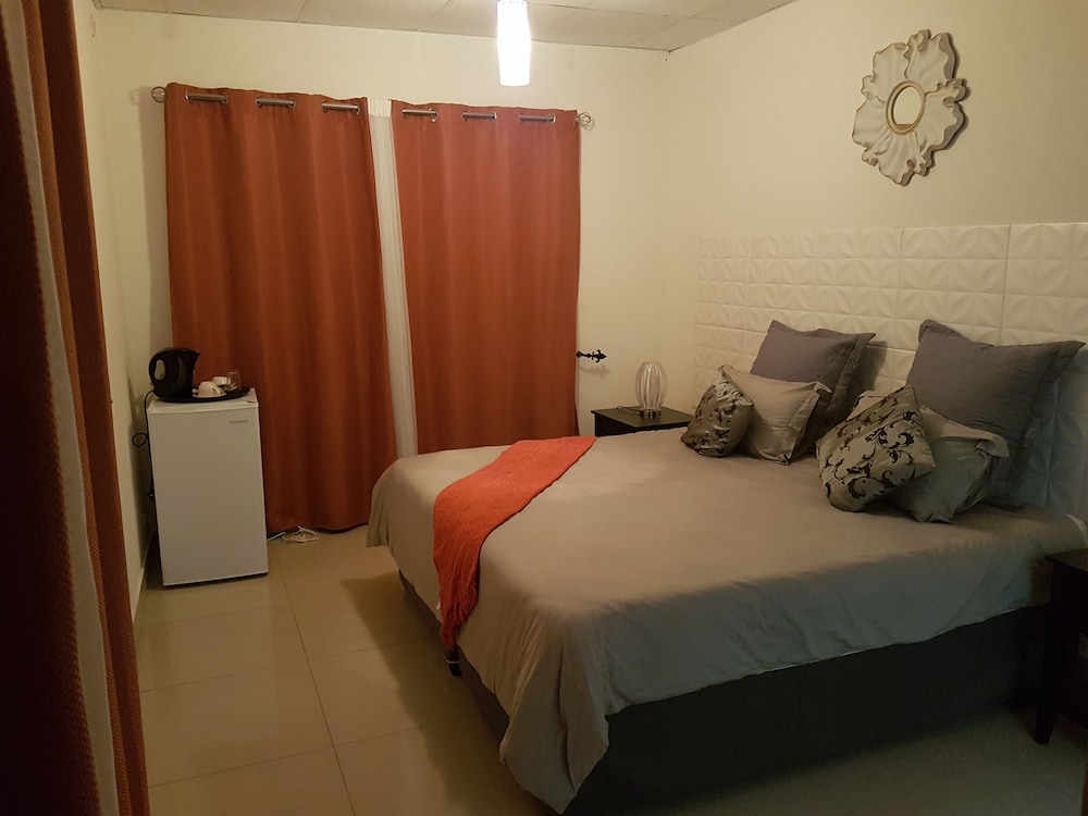 Catembe Beach Lodge 5/18