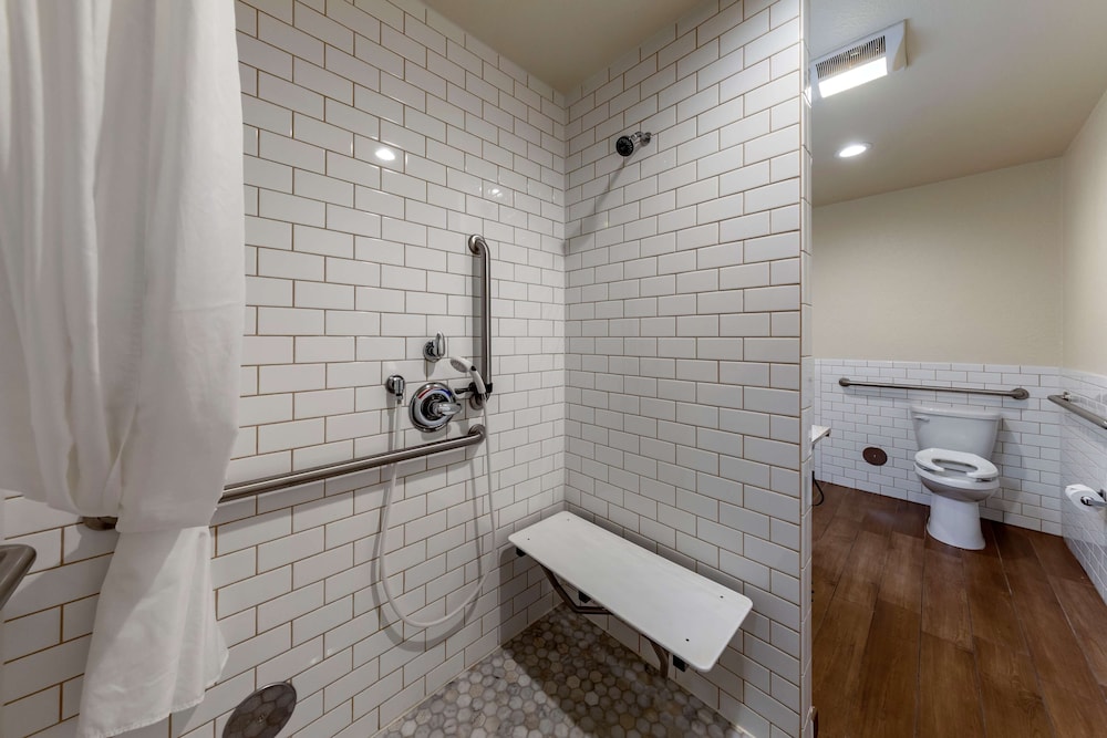 Best Western Town & Country Lodge 15/58