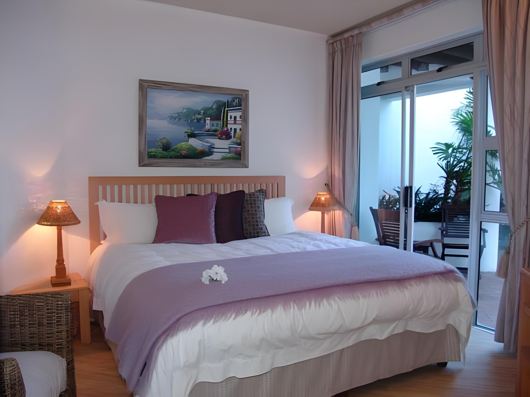 Courtyard, Suite