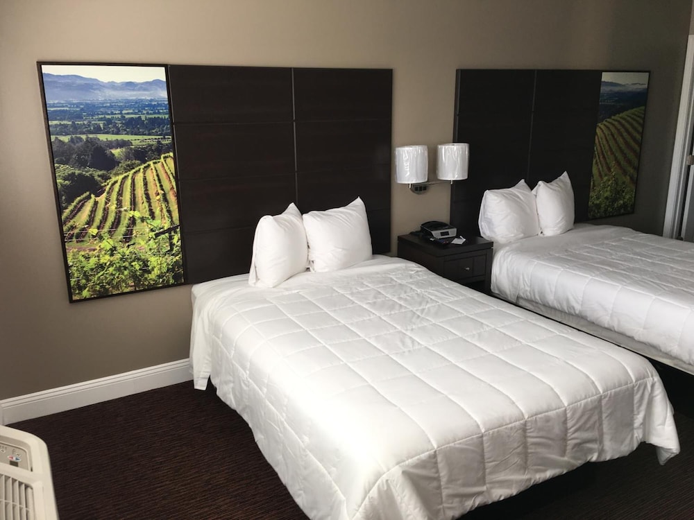 Vallejo Inn 16/27