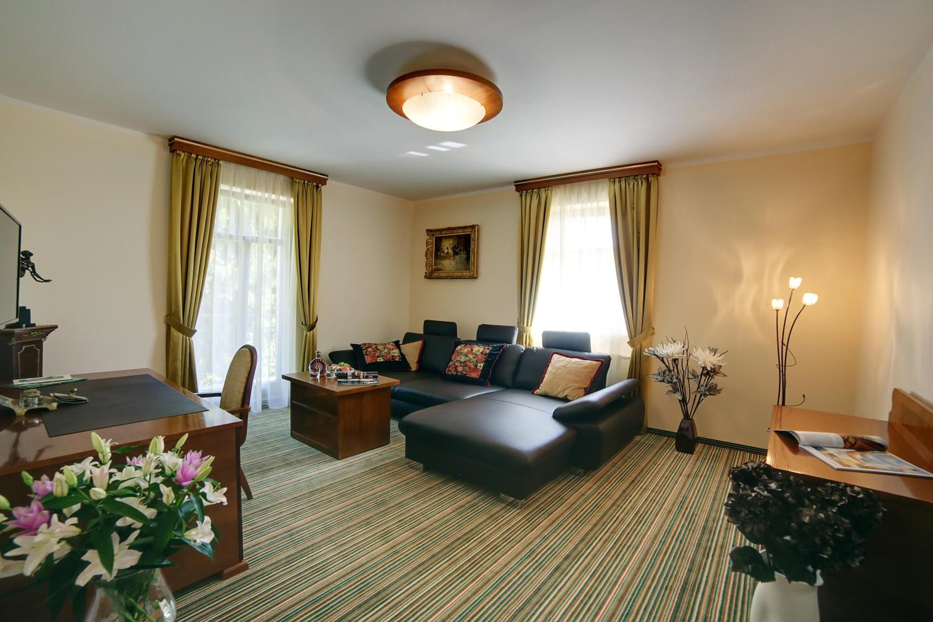 Parkhotel Forest 36/60