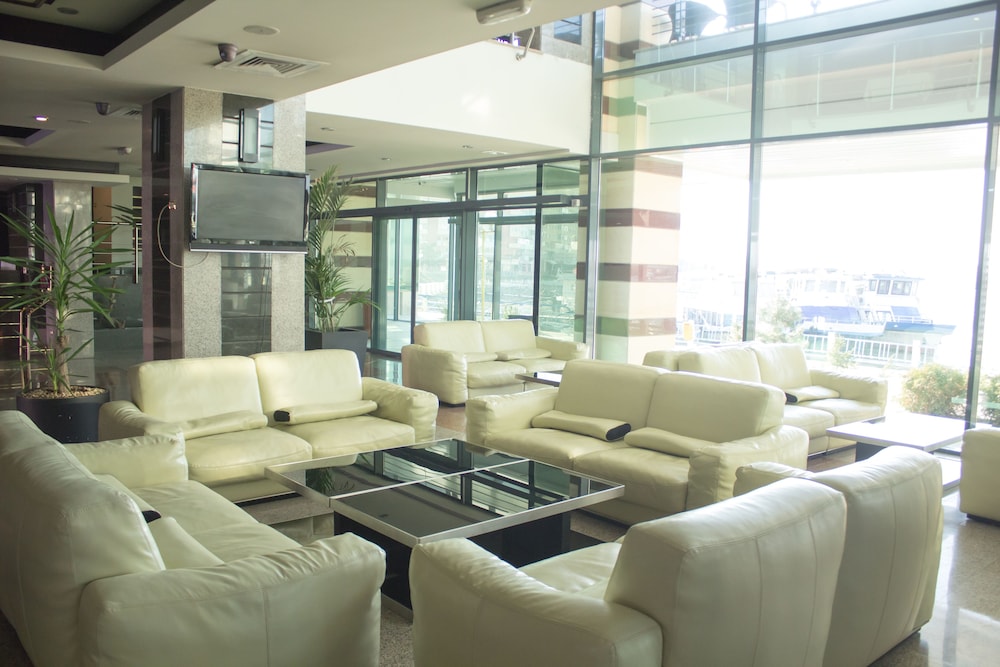 Hotel Delta 4 25/44