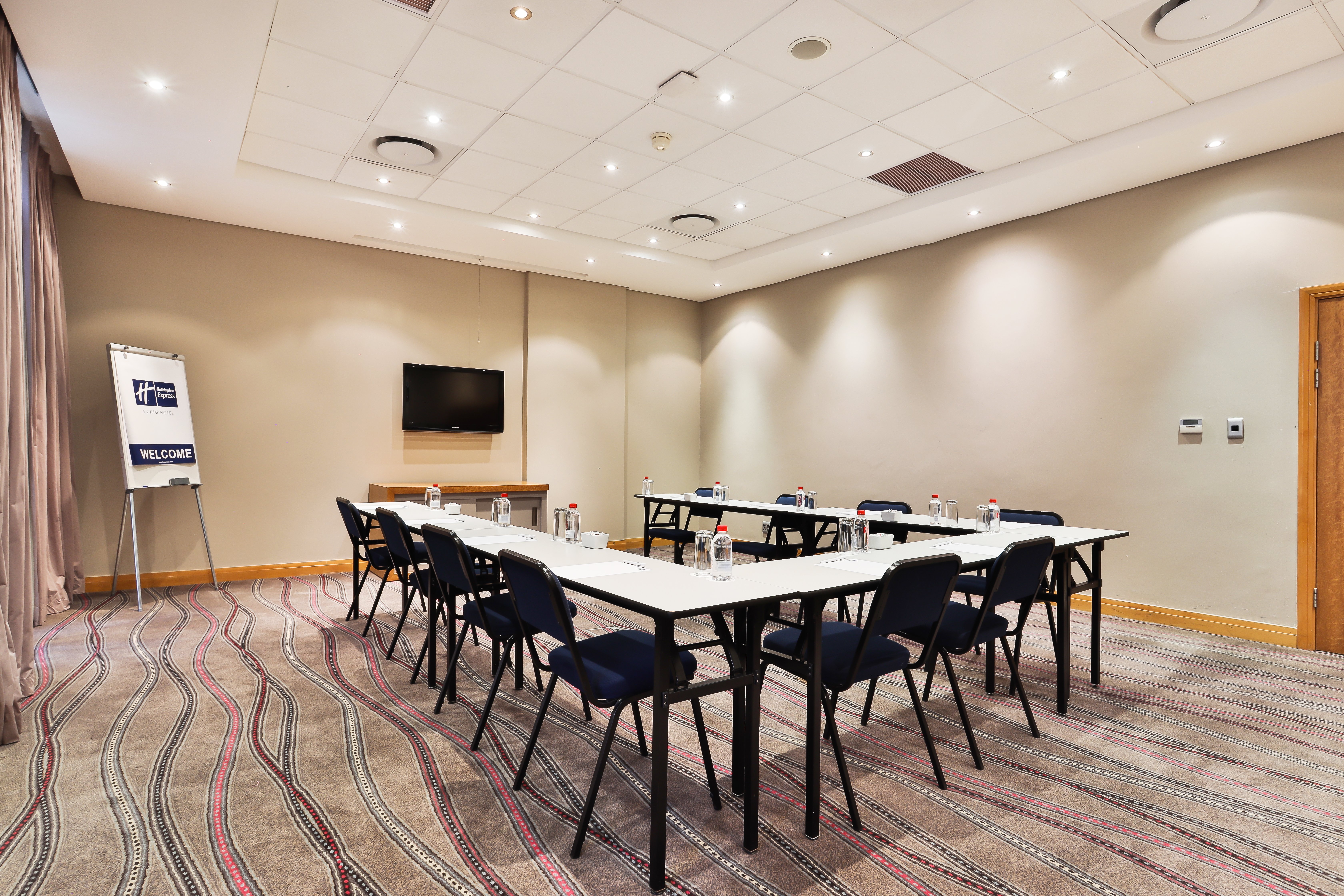 HOLIDAY INN EXPRESS DURBAN - UMHLANGA 72/83