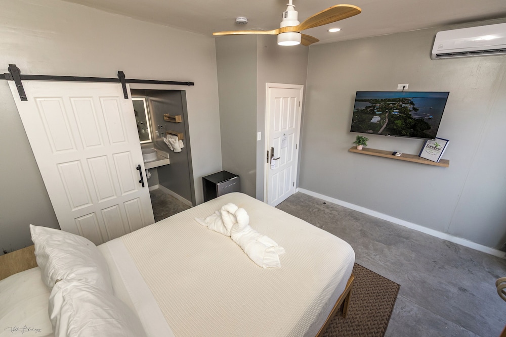 Sandbar Beachfront Hostel And Restaurant 25/74