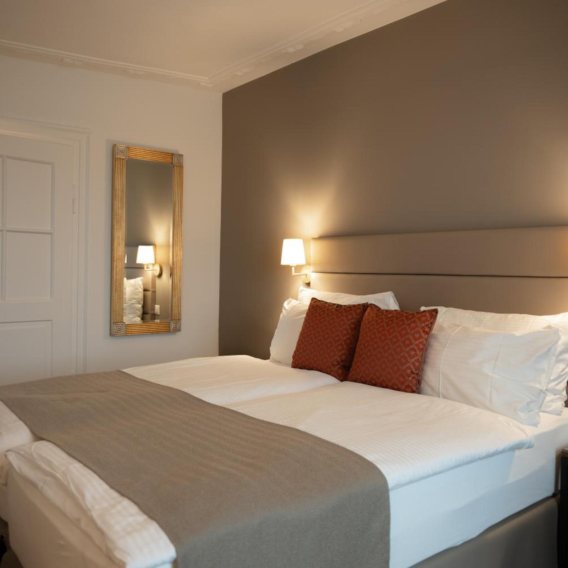 Room, Double Bed, Cathedral Bridge View