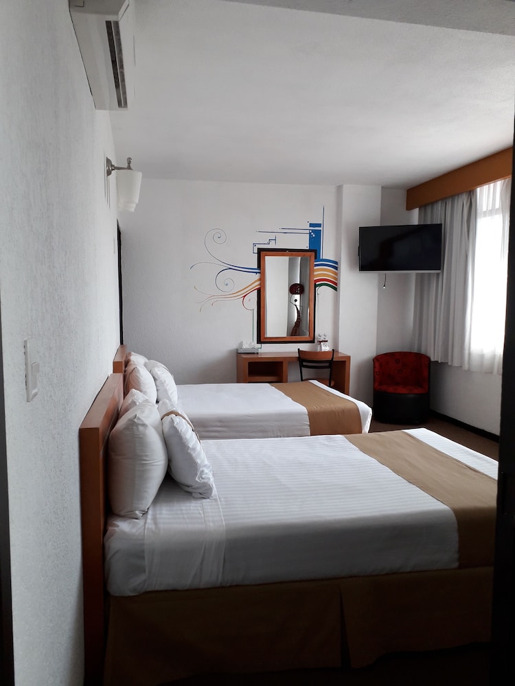 Hotel Napoles 16/40
